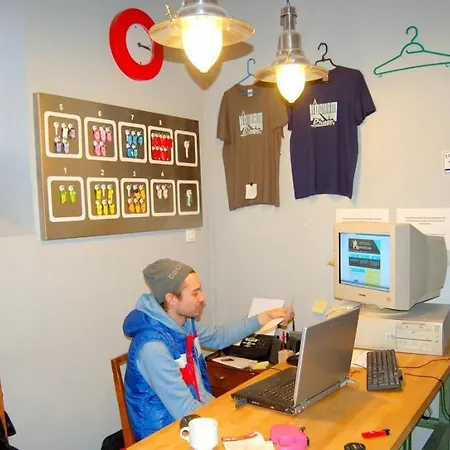 Fabryka אכסניה