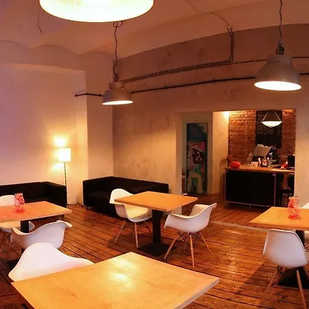 Fabryka Hostel *